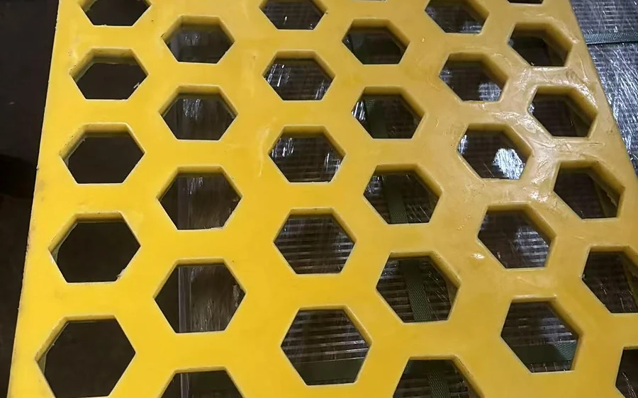 Yellow polyurethane screen panel with hexagonal apertures
