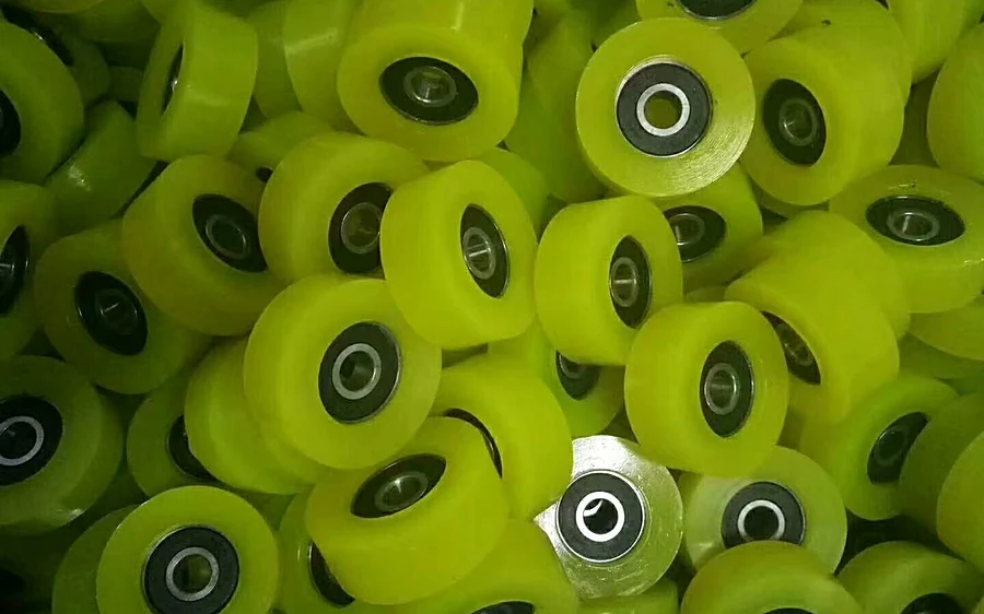 Series-produced polyurethane rollers with bearings
